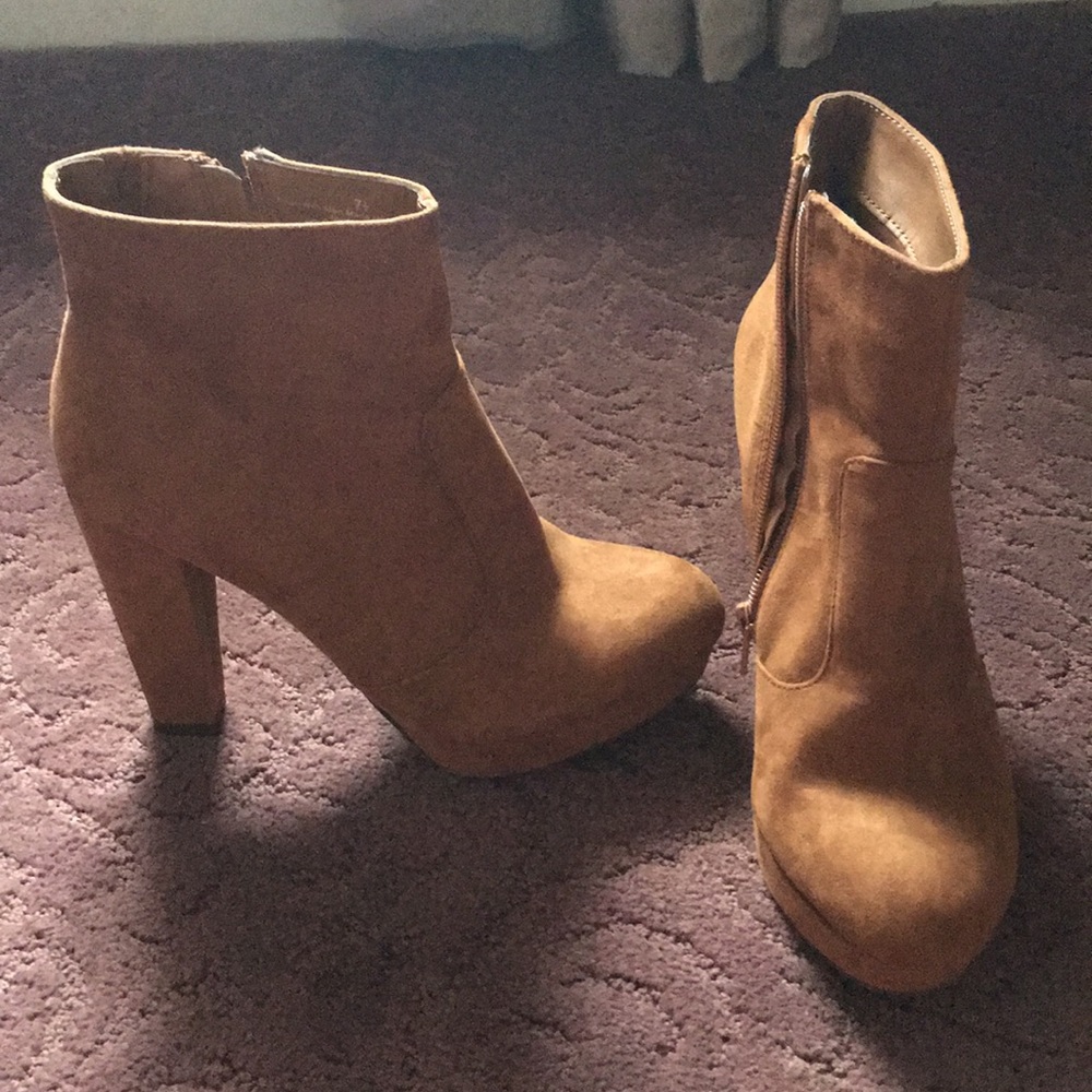 Suede Mossimo booties with thick heels tan brown